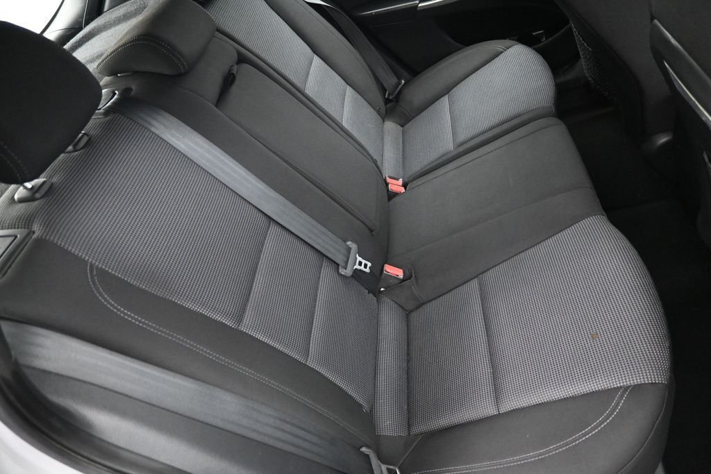 Used 2013 Shimmering Silver Metallic Hyundai Base image 23