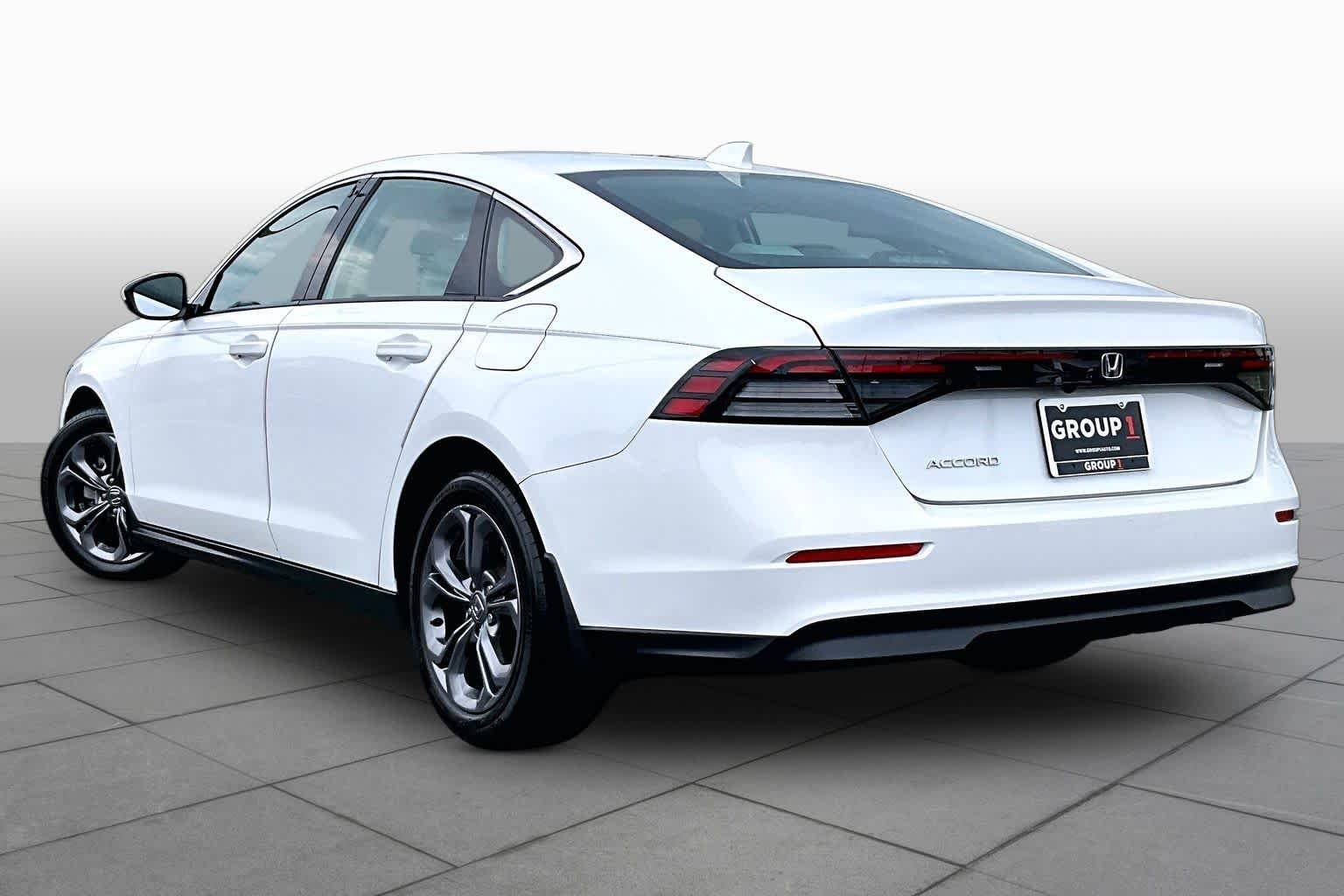 Used 2023 Platinum White Pearl Honda EX image 11