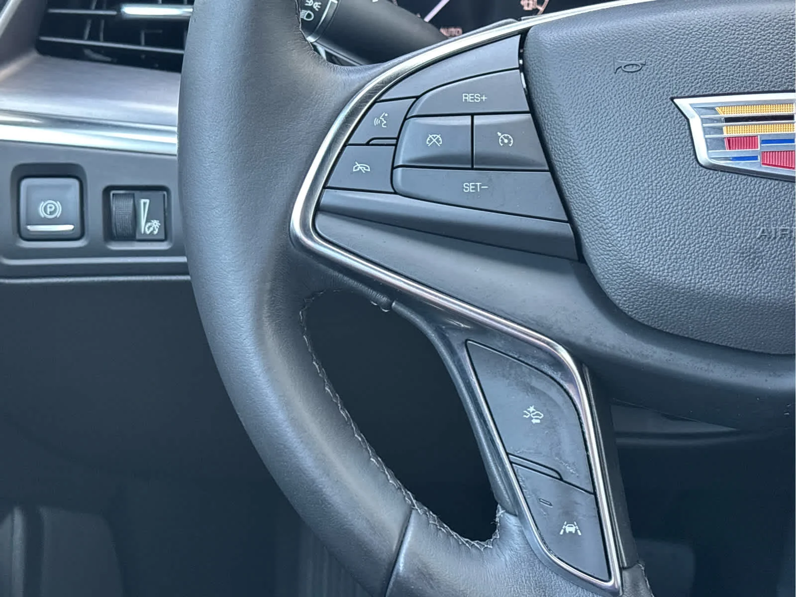 Certified Used 2022 Crystal White Tricoat Cadillac Luxury image 16