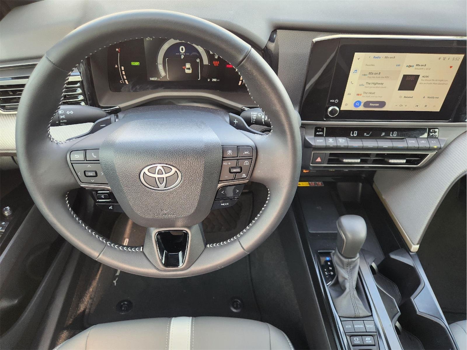 2025 Toyota Camry photo 27 of 33