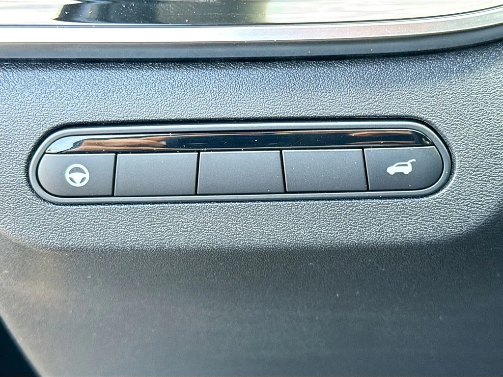 New 2027 MINERAL BLACK INFINITI Luxe FWD image 10
