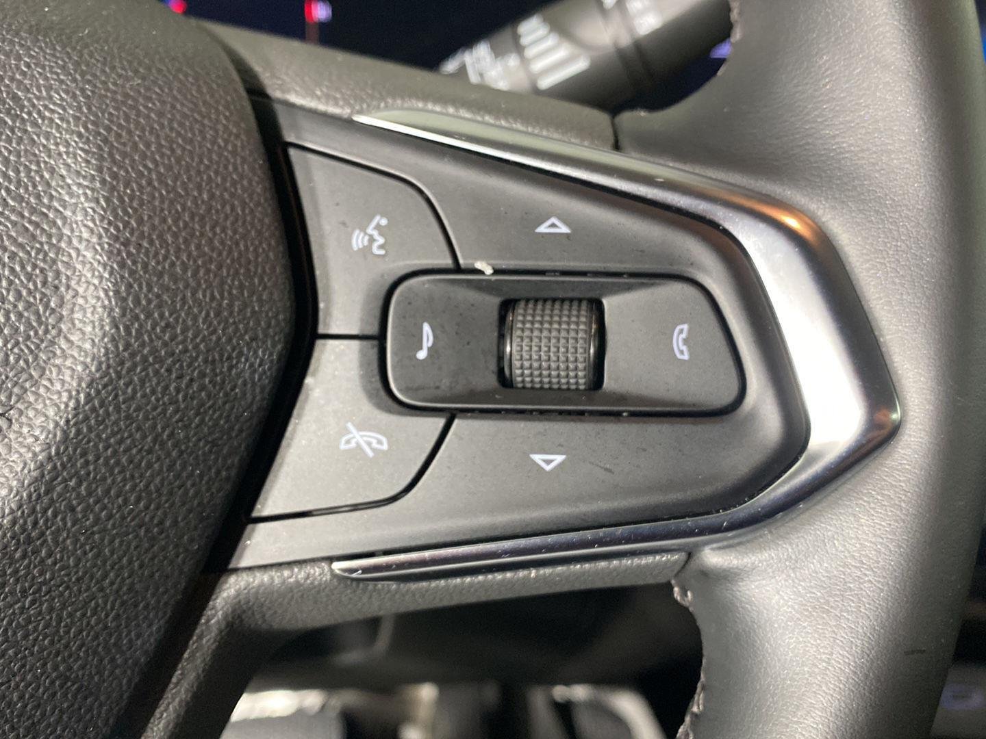 Used 2025 Summit White Chevrolet LT image 17