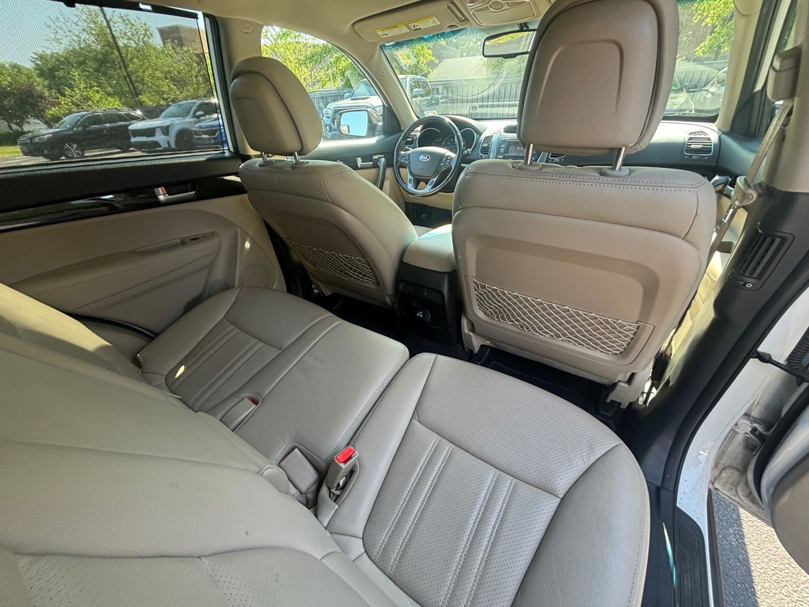 Used 2015 White Kia EX image 19