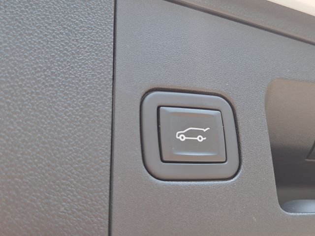 Used 2023 Crystal White Tricoat Cadillac Premium Luxury image 17