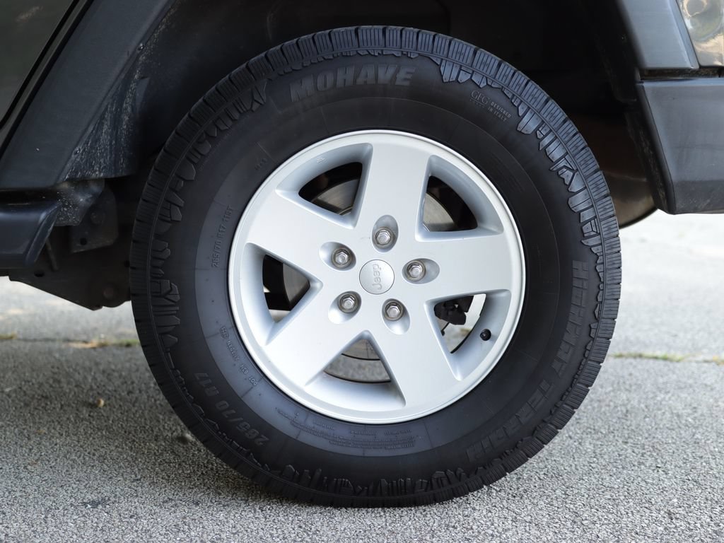Used 2017 Gray Jeep Sport 4x4 image 30