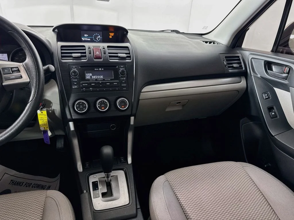 Used 2015 White Subaru 2.5i Premium image 28