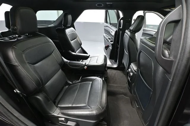 Used 2020 Black Ford Limited image 41