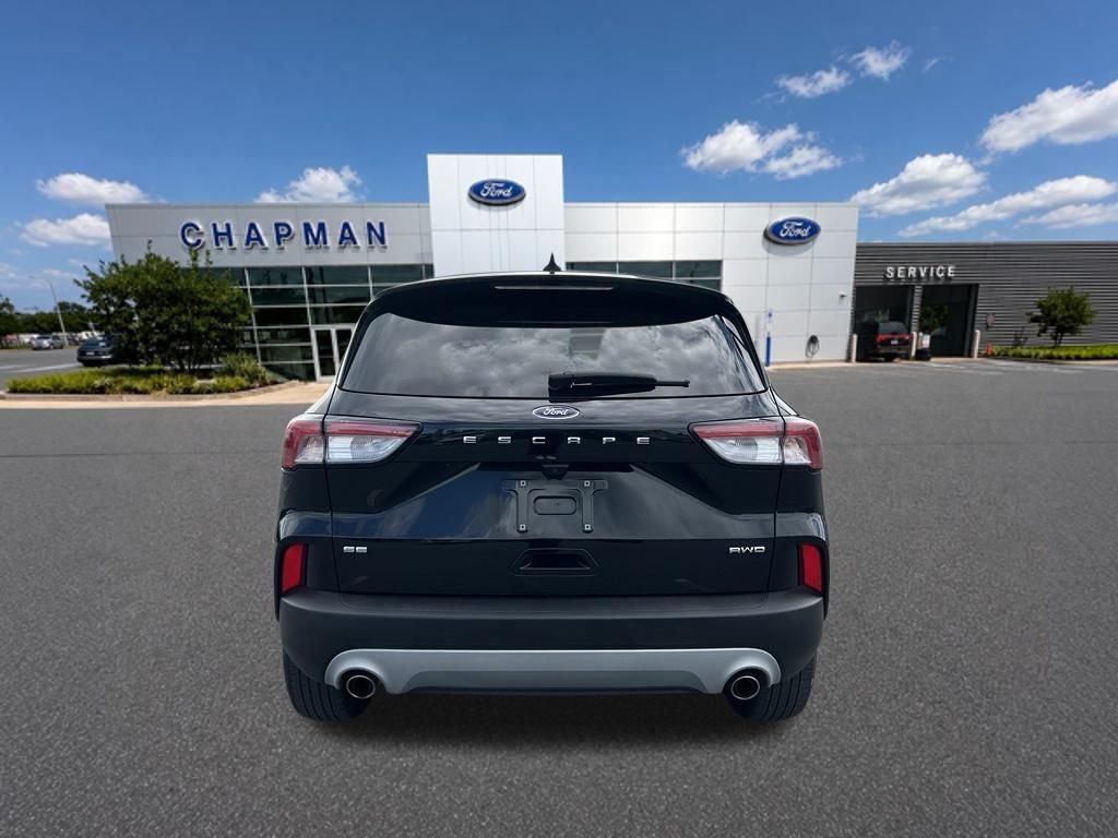 Used 2022 Black Ford SE image 4