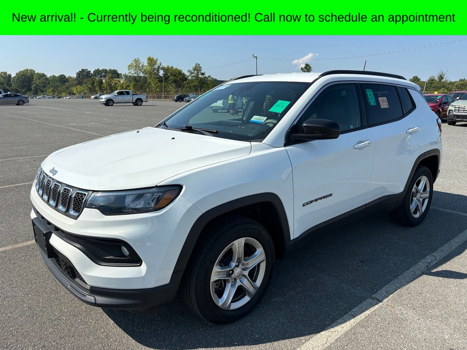 Used 2023 Bright White Clearcoat Jeep Latitude image 9