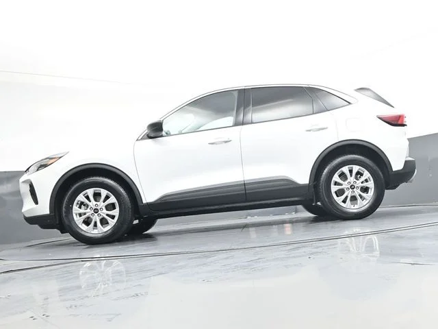 Used 2023 White Ford Active image 40