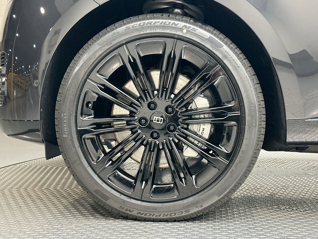 New 2027 Carpathian Grey Land Rover SE image 5