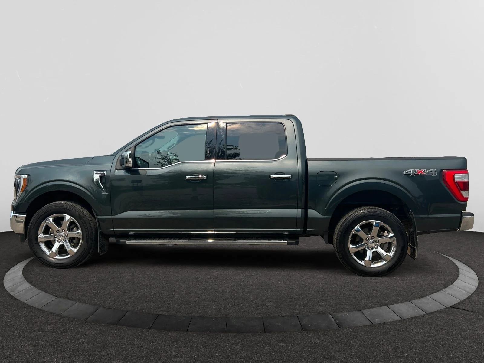 Used 2021  Ford LARIAT SuperCrew   EcoBoost™ image 2