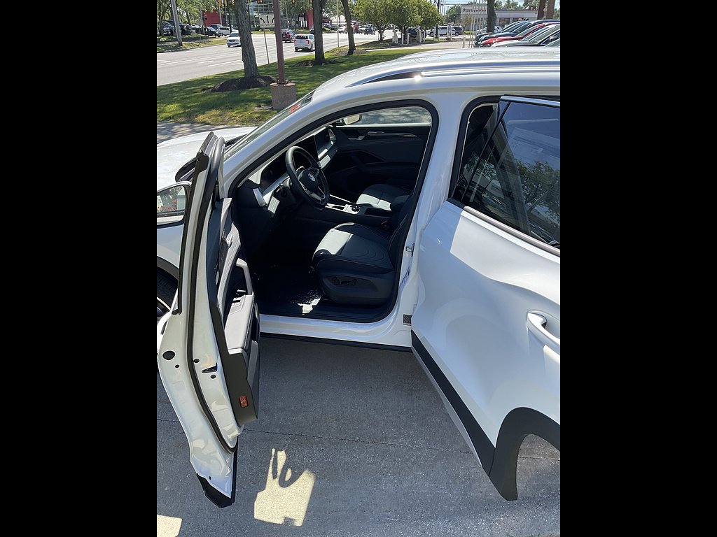 New 2026 Pure White Volkswagen SE 4Motion image 7