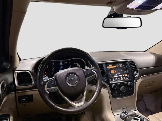 Used 2015  Jeep Overland image 19