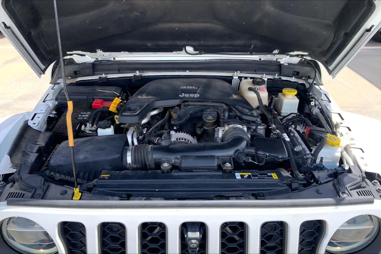 Used 2021 Bright White Clearcoat Jeep Mojave image 30