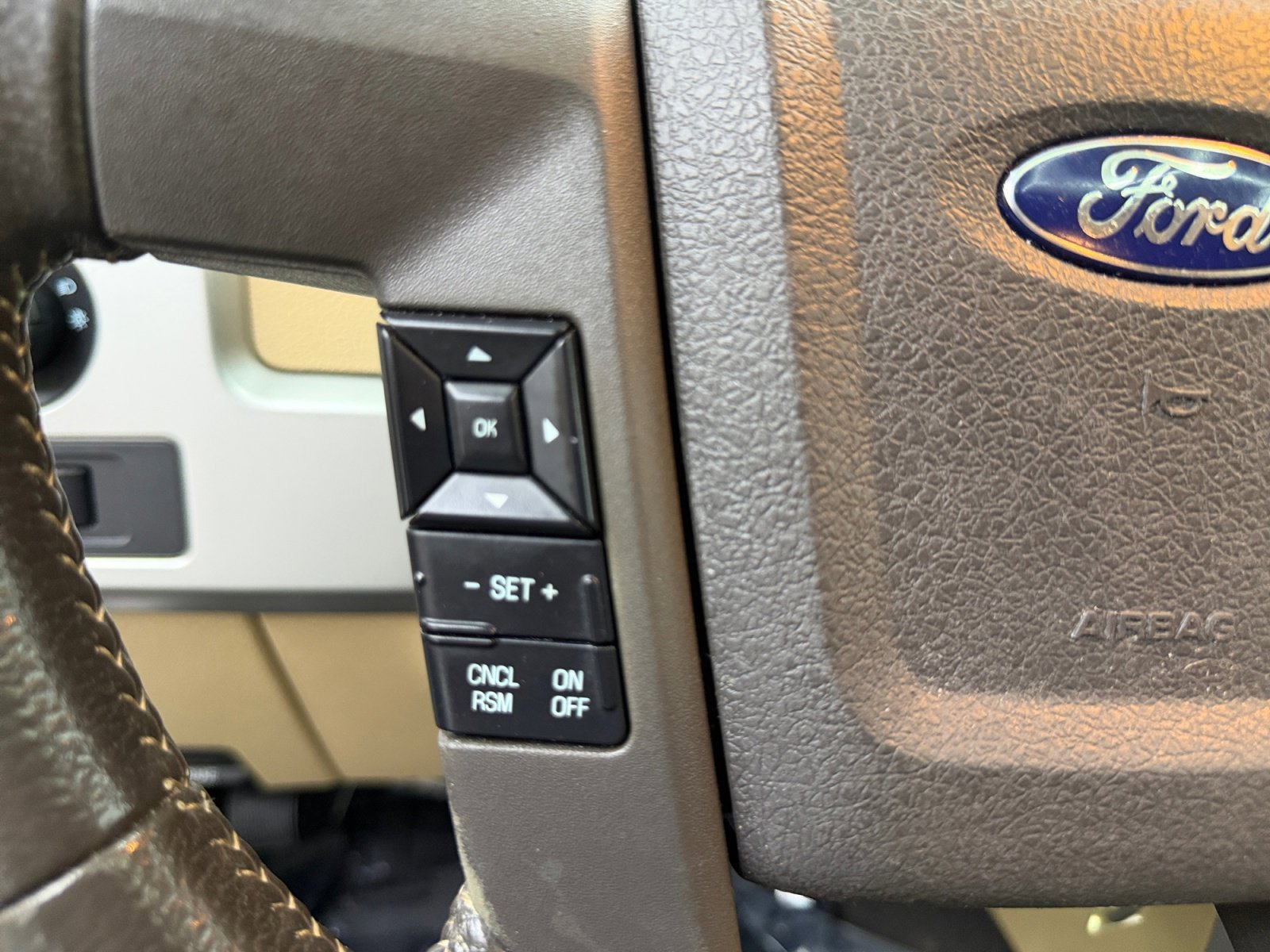 Used 2013 White Platinum Ford Lariat image 23