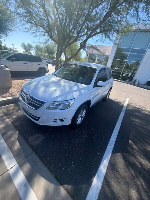 Used 2011  Volkswagen S image 8