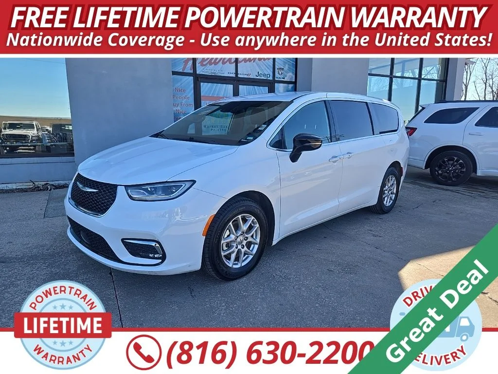 2025 Chrysler Pacifica Select's photo