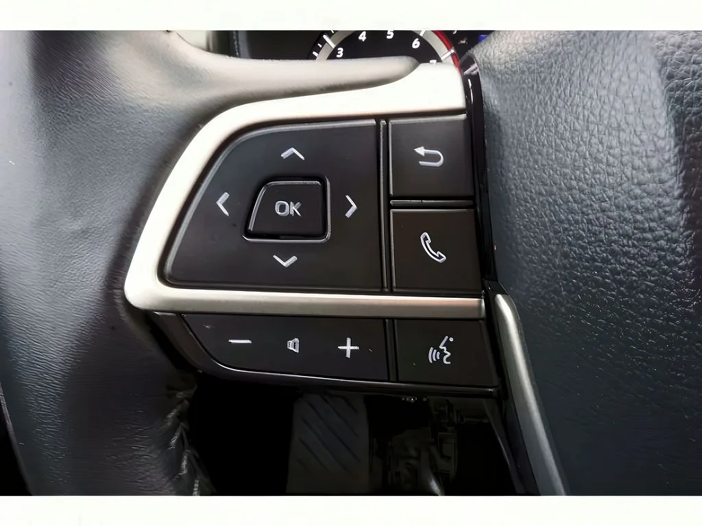 2024 Toyota Highlander LE - Photo 16