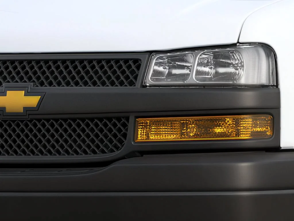 New 2026 Summit White Chevrolet 1WT image 5