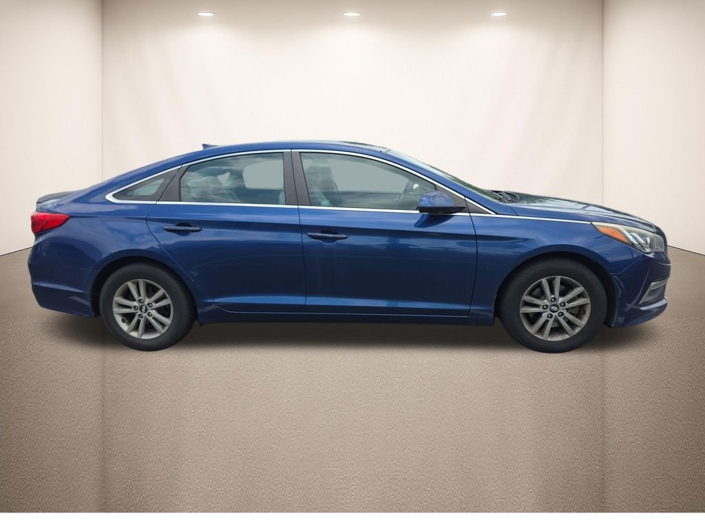 Used 2015 Blue Hyundai SE image 3