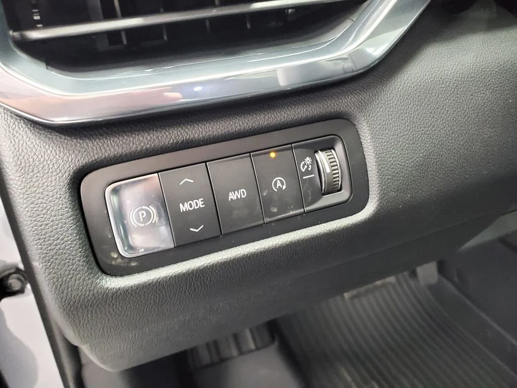 New 2026 Sterling Metallic GMC Elevation image 13