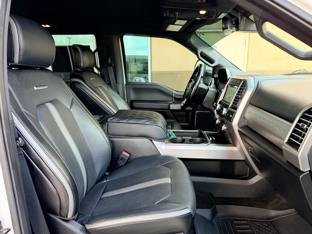 Used 2018 White Platinum Metallic Tri-Coat Ford Platinum image 13