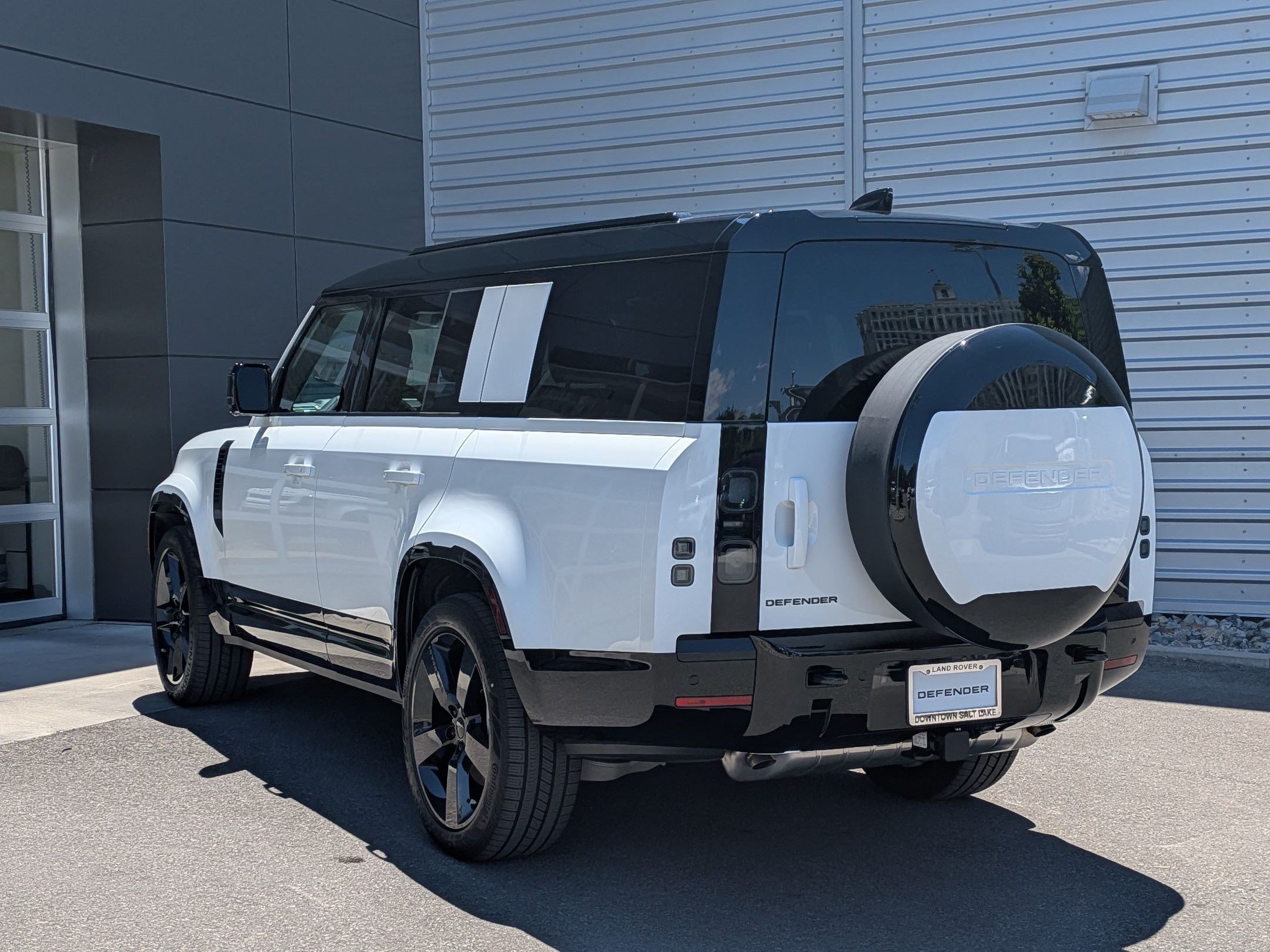 New 2026 Fuji White Land Rover P400 X-Dynamic SE image 8