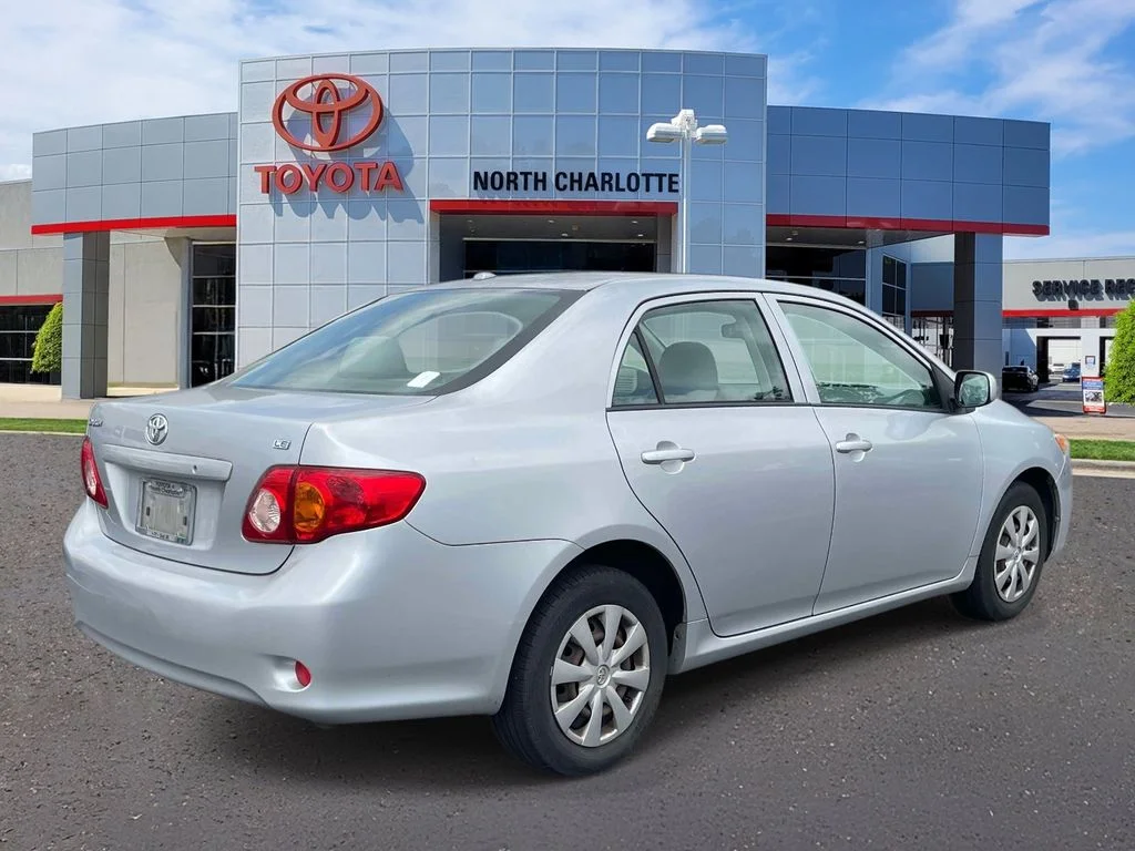 Used 2010 Silver Toyota LE image 7