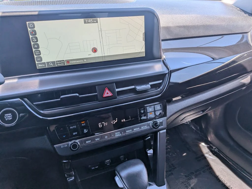 Used 2025 Snow White Pearl Kia S image 16