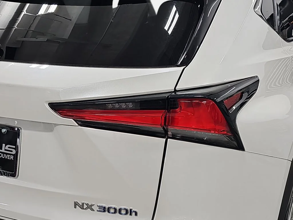 Used 2019 White Lexus 300h image 35