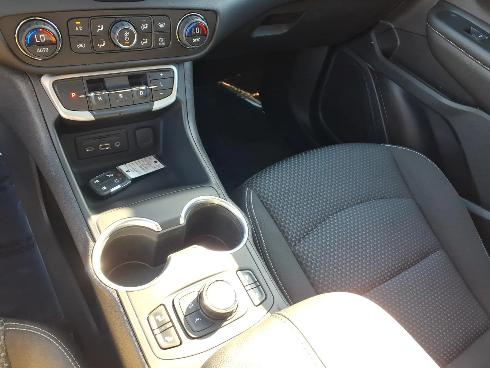 Used 2022 Black GMC SLE image 10