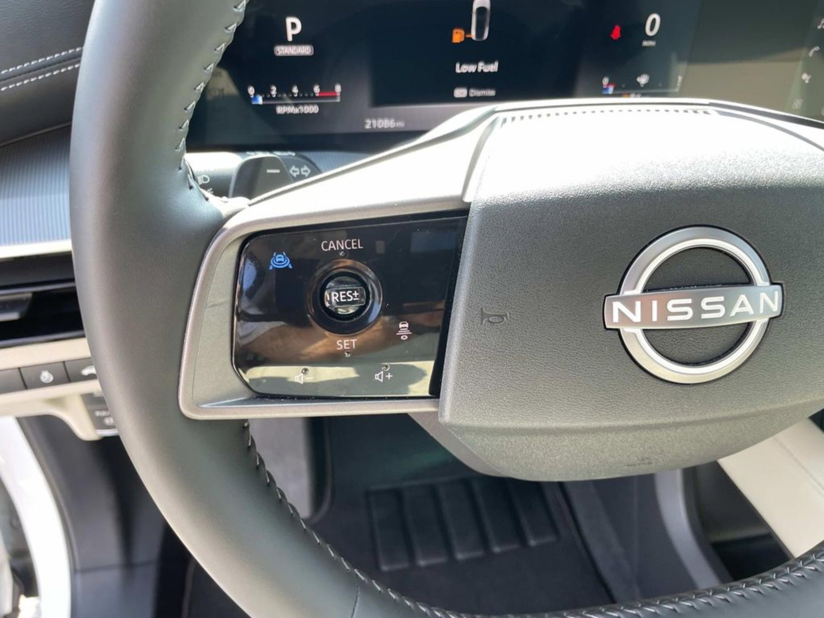 Used 2025 White Nissan SL image 27