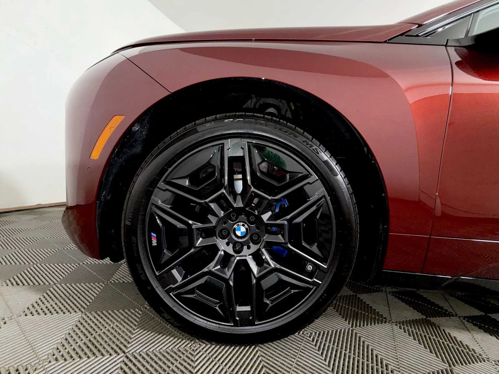 Used 2026 Aventurin Red Metallic BMW xDrive60 image 8