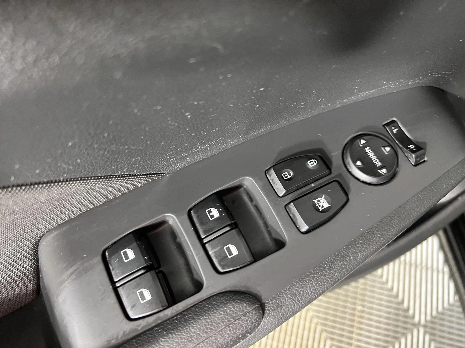 Used 2022 Absolute Black Hyundai SE image 12