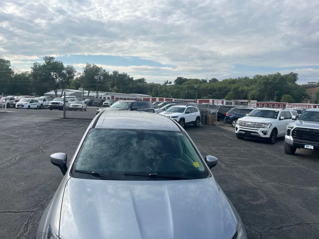 Used 2019 Billet Silver Metallic Chrysler L image 9