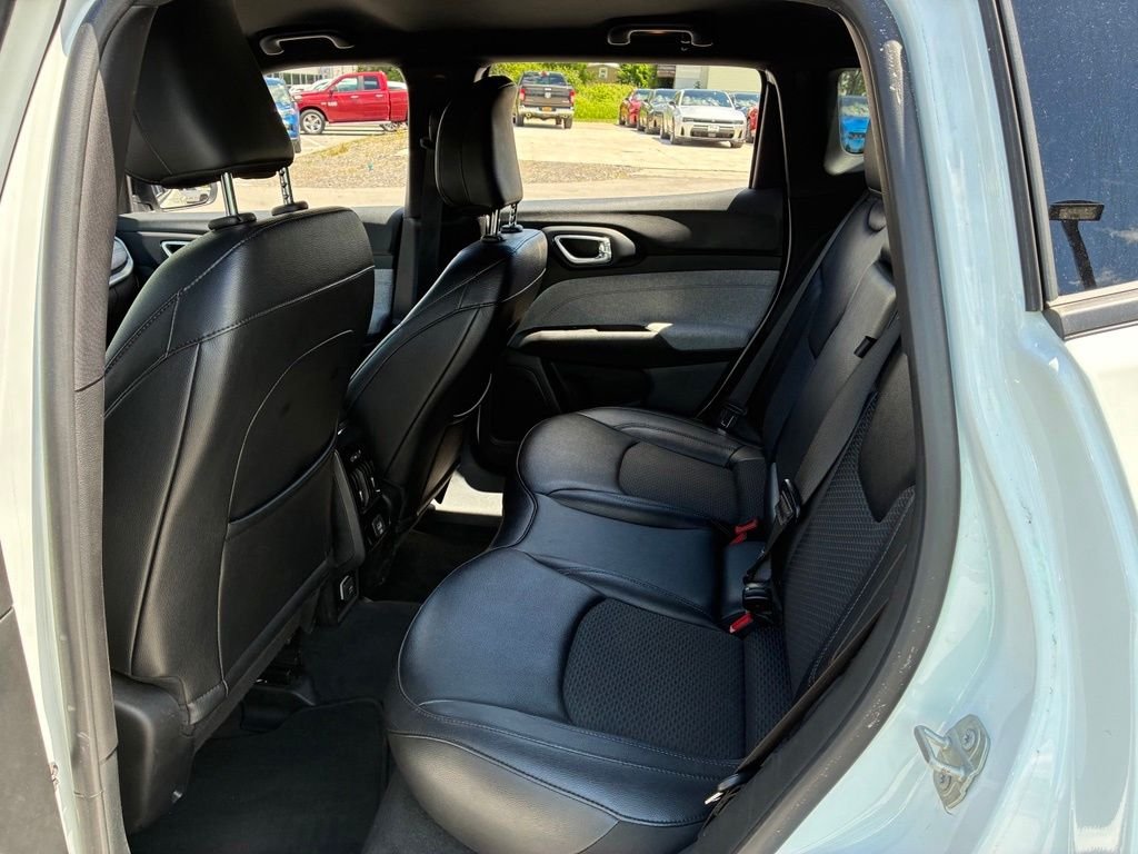 Used 2024 White Jeep Latitude image 49