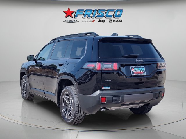 New 2026 Diamond Black Crystal Pearl-Coat Exterior Paint Jeep Laredo image 5