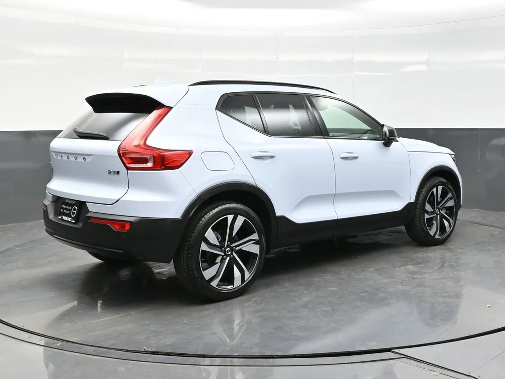 Certified Used 2024 Cloud Blue Volvo Ultimate image 7
