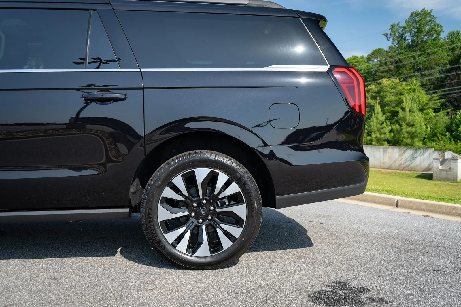 New 2027 Black Ford Platinum image 13