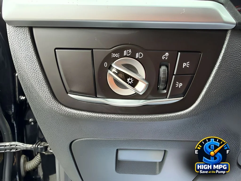Used 2023 Black BMW xDrive30i image 10