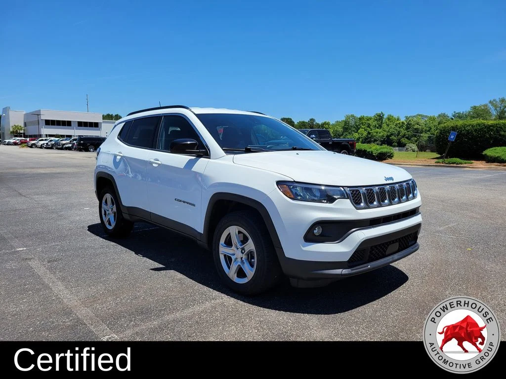Used 2024 White Jeep Latitude image 9