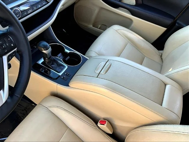 Used 2018 Green Toyota XLE image 20
