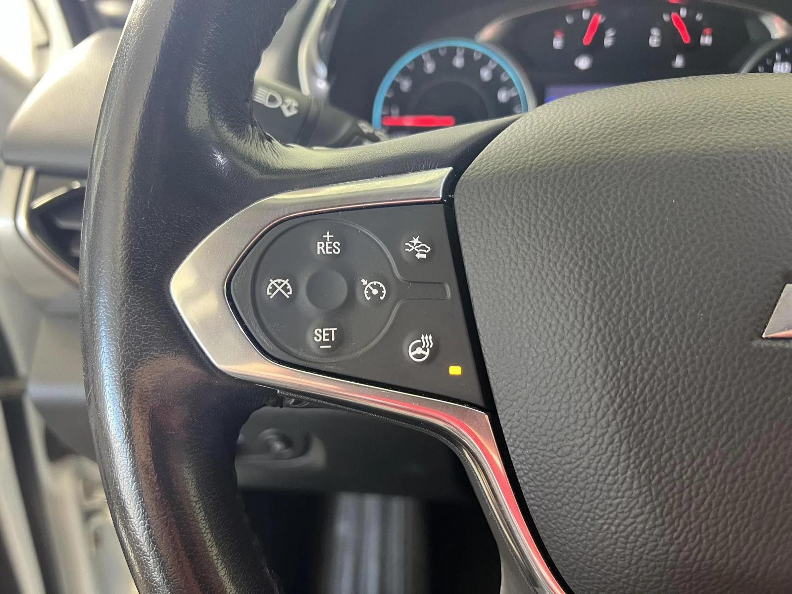 Used 2020 SUMMIT WHITE Chevrolet LT Cloth image 25