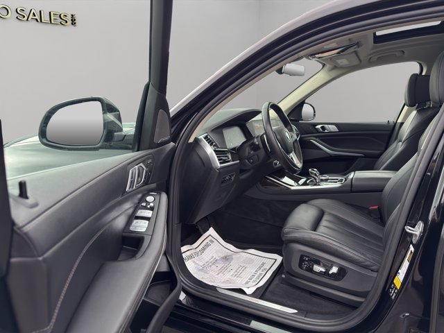 Used 2021 Black Sapphire Metallic BMW xDrive40i image 26