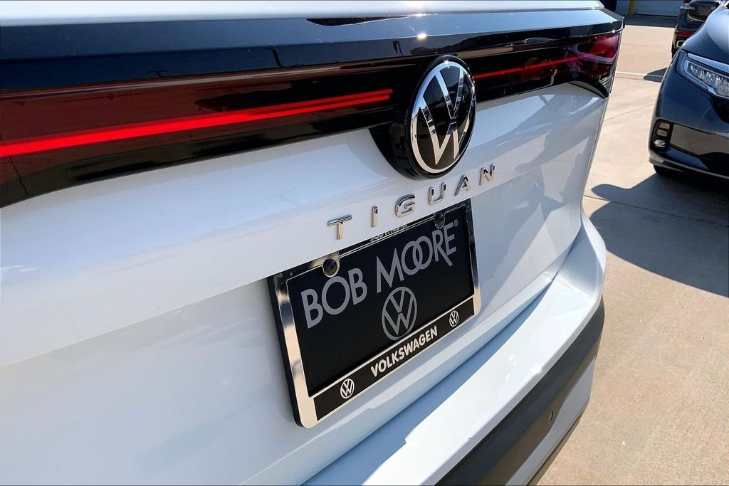 New 2026 Pure White Volkswagen 2.0T SE image 9
