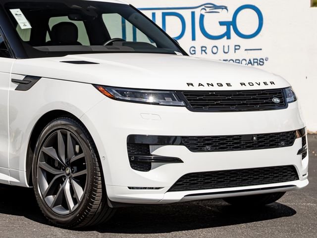 Used 2024 Fuji White Land Rover Dynamic SE image 5