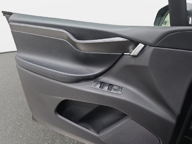 Used 2018 Black Tesla  image 26