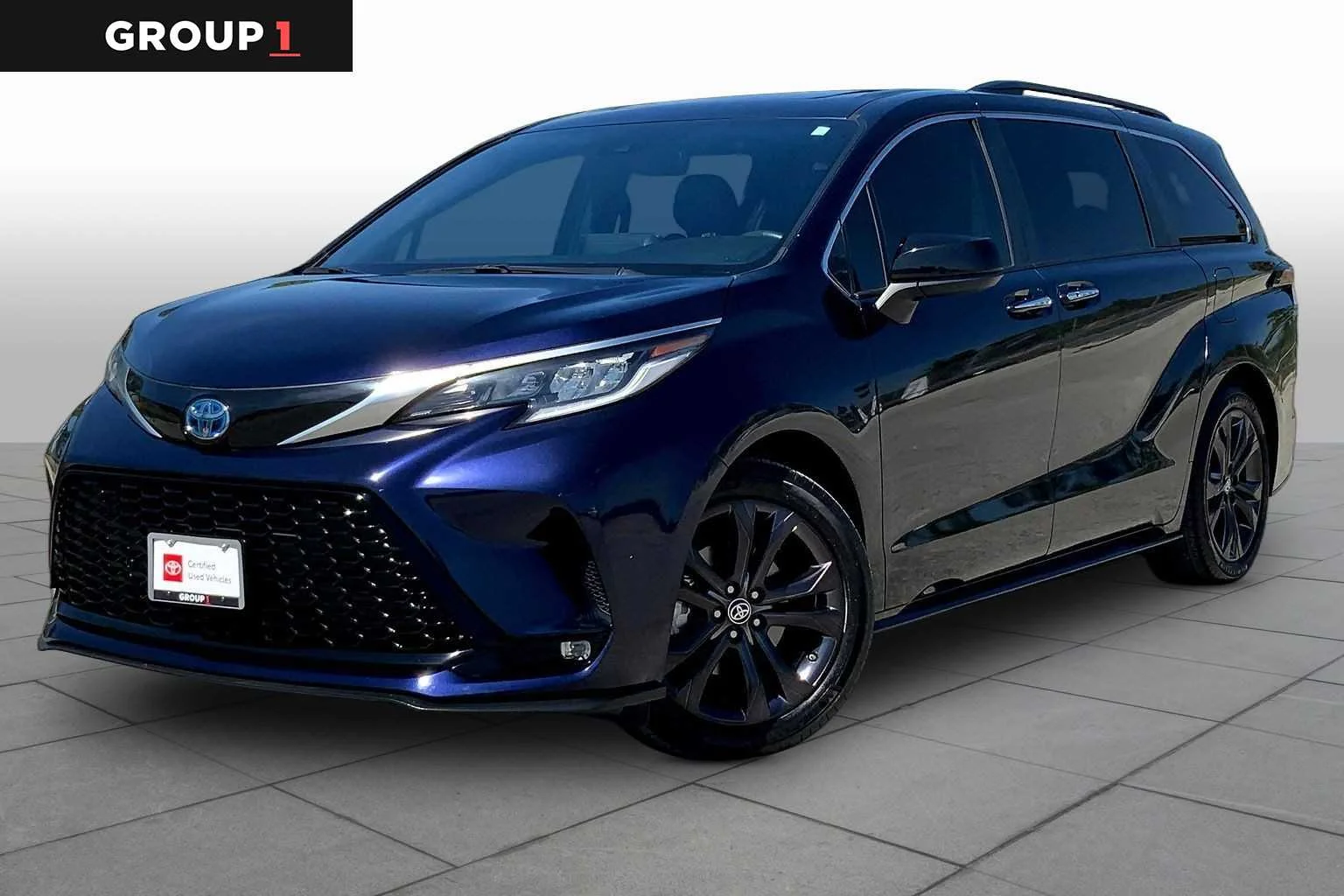 2024 Toyota Sienna XSE 7-Passenger Hybrid FWD's photo