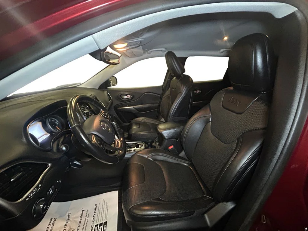 Used 2019 Velvet Red Pearlcoat Jeep Limited 4x4 image 10